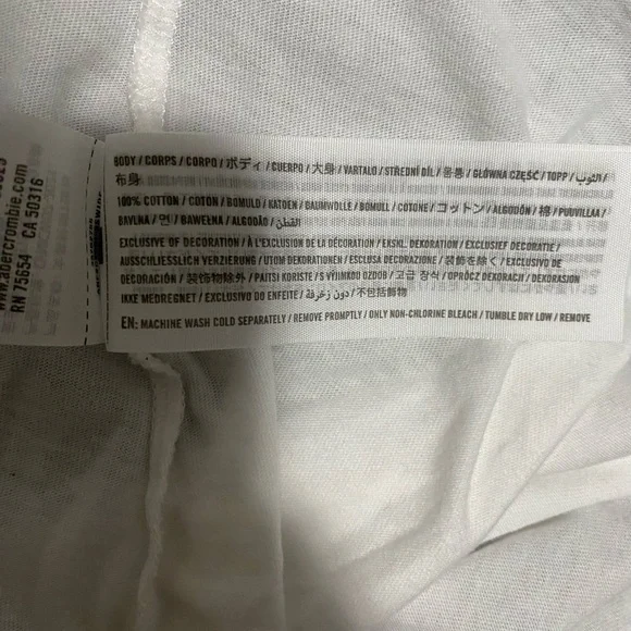 Hollister Women's Daydreaming T-shirt Large - Picture 4 of 4